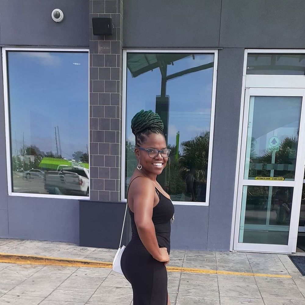 Meet your Posher, Sativa